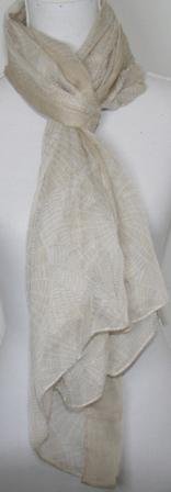 SUPER TILBUD!! Lys beige trklde med hvidt mnstre. Str. 105 x 175 cm.