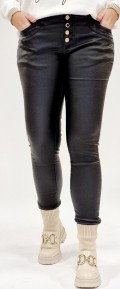 Sknnbe sorte coated bukser, lukkes med 5 forskellige guld/sort knapper. Str. 36, 38, 40 og 42