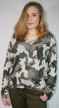Camouflage bluse med slvgnister i beige og army farver. Str. One size