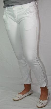 SUPER PRIS!! Hvide stumpe bukser, med slvkant langs benene og p baglommerne. OBS sm i strrelsen. Str. 36, 38, 40 og 42