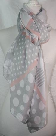 Shiny gr og hvid trklde med forskellige hvide/gr prikker og rosa striber. Str, 190 x 90 cm