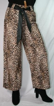GOD PRIS! Smarte hj taljet leopard bukser, med brede ben i sort/ brun. Str. One size