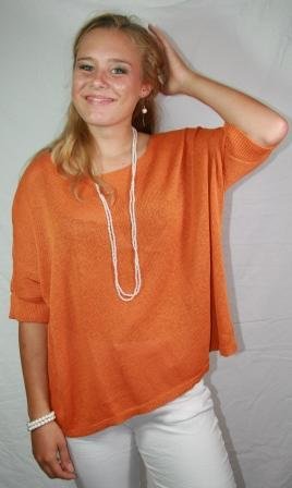 GO PRIS!: Orange fint strikket, bred bluse med korte rmer. Str. One size