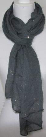 SUPER PRIS!! Super blød koks grå tørklæde med glimmer. Måler 180 x 95 cm.