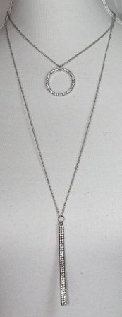 2 i 1 sølv farvet halskæde, kort med similiring og lang med similistav