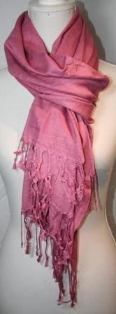 Mørk rosa thaisilke tørklæde. 66 x  177 cm