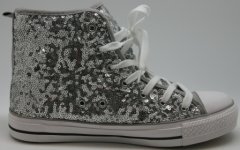 GO PRIS! Smart sølv sneakers, med sølv palietter. Lidt lille i størrelsen. str. 38 og 39