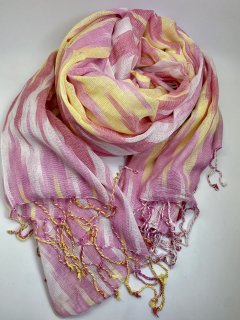 100 x 200 cm. stort og let tørklæde i skønne lyse farver i hvid, pink og gul. 100% viskose