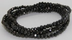NY BILLIGERE FAST PRIS!! Klare koksgrå små fine perler på elastik snor, der kan bruges til halskæde eller snores 5-6 gange om hånden og bruges til smart armbånd.