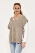 Meget bld mrk beige poncho/ vest, med 1 knap i hver side og V hals. Str. One Size.