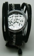 Smukt smykke ur, med bred magnet lukning. Ur skive 4 cm.