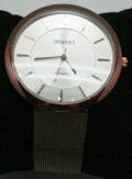 4,4 cm. stort hvidt ur, med kobber farvet stålrem.