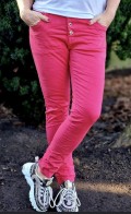 Mørk pink/fucia farvet jeans model 