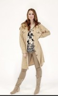 Super flot overgangs frakke, meget bld stof i beige farvet tern og store knapper. Str. One Size